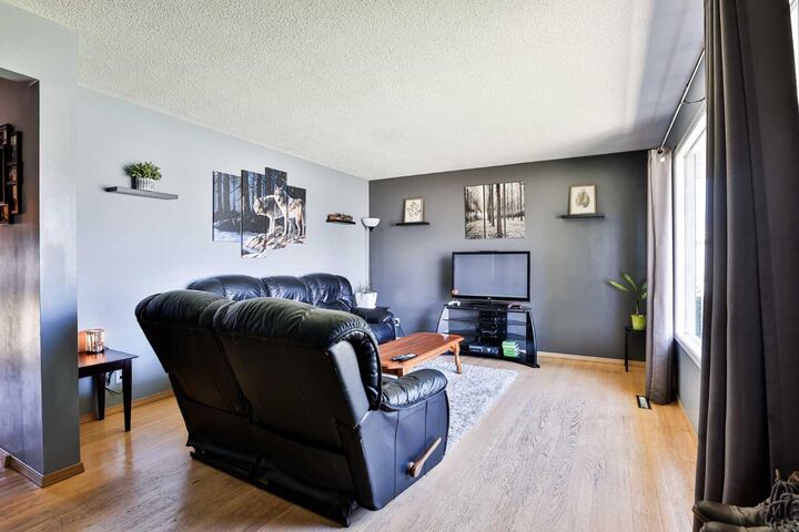 Property Photo: 2700 12 Avenue N AB T1H 4A9
