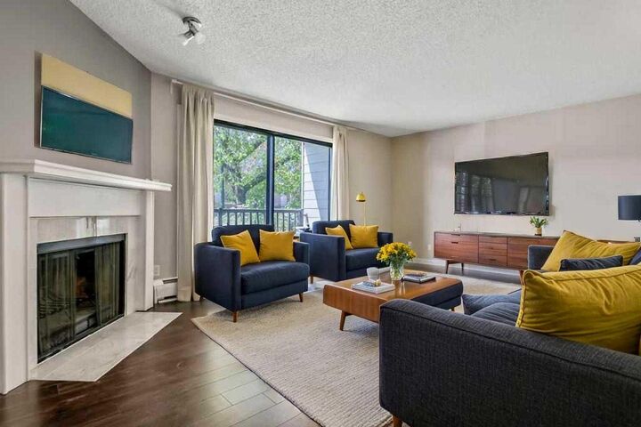 Property Photo: 1512 16 Avenue SW 204 AB T3C 0Z8
