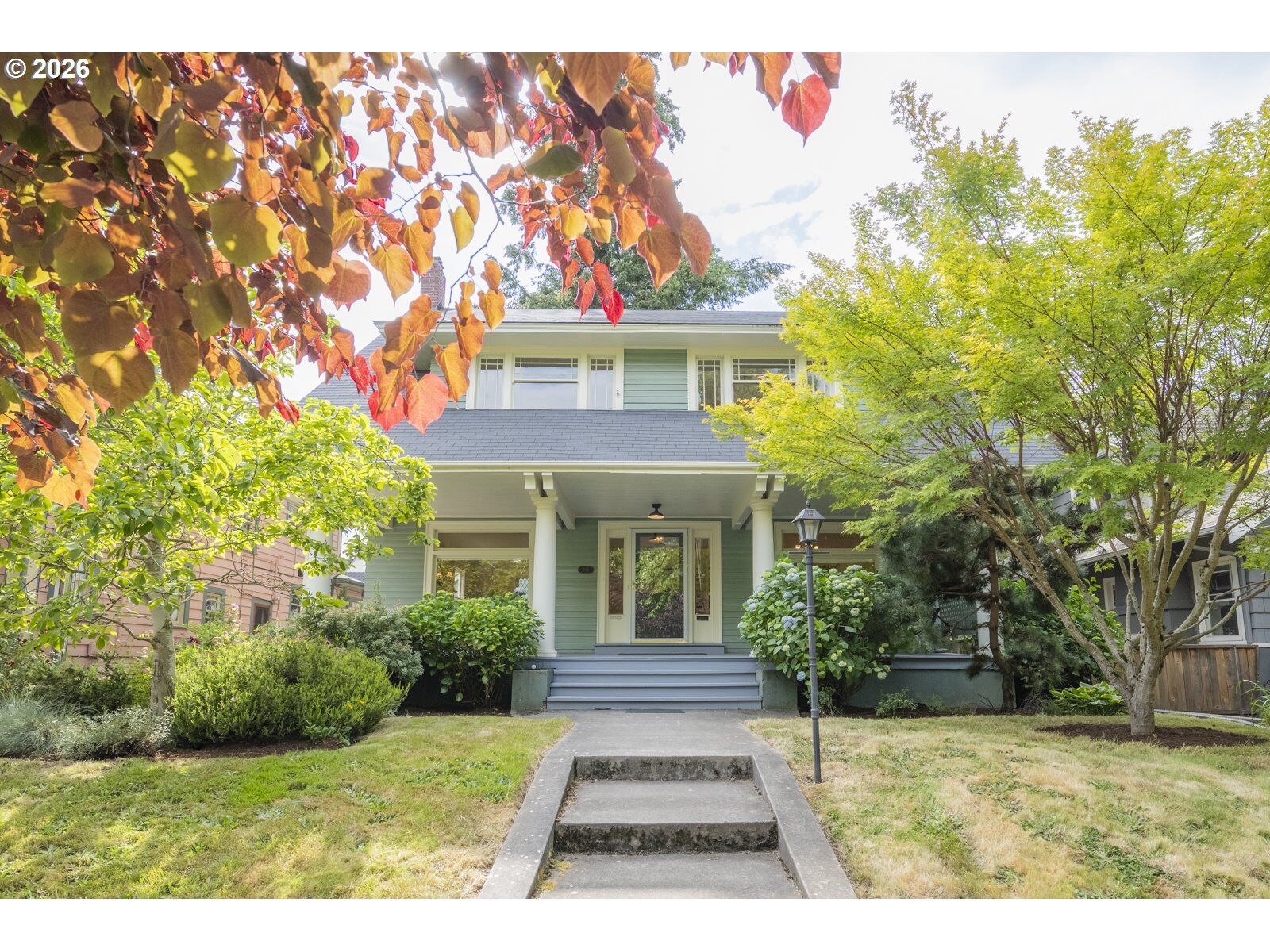 Property Photo:  515 NE Floral Pl  OR 97232 