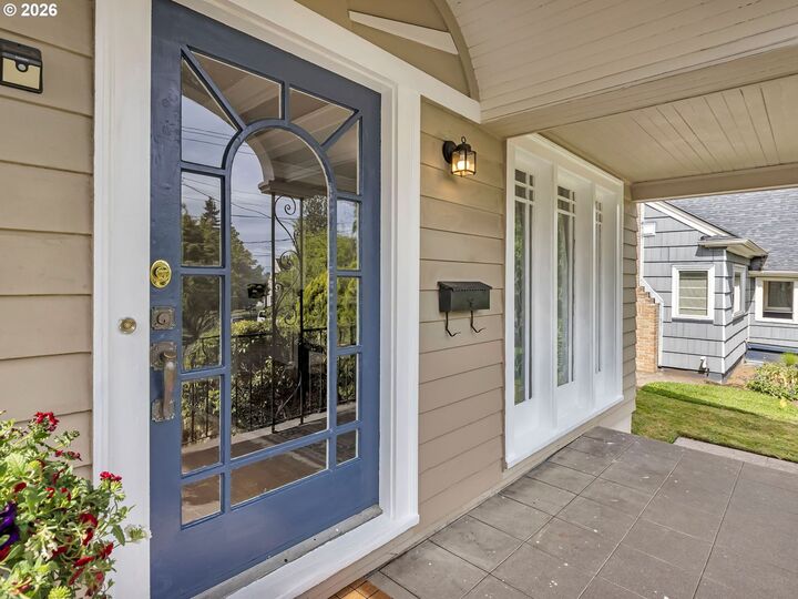 Property Photo: 3947 SE Stark St OR 97035