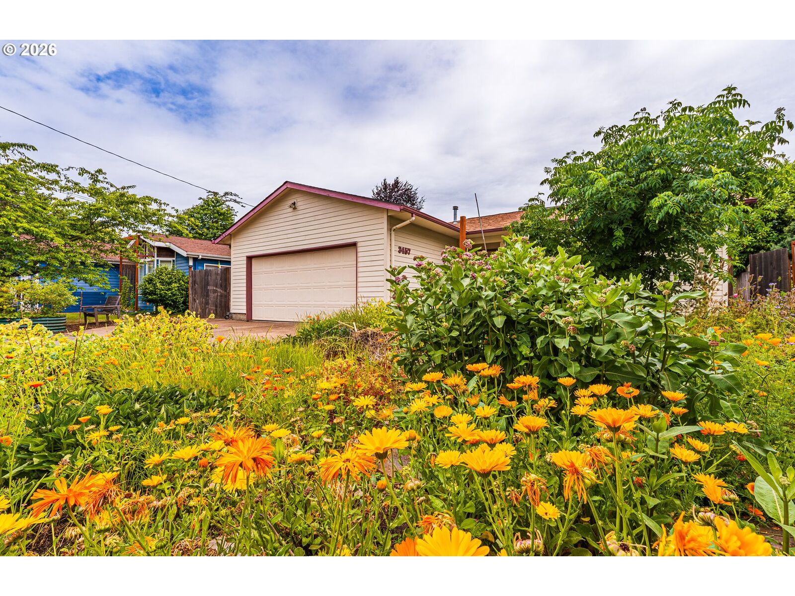 Property Photo:  3457 Mahlon Ave  OR 97401 