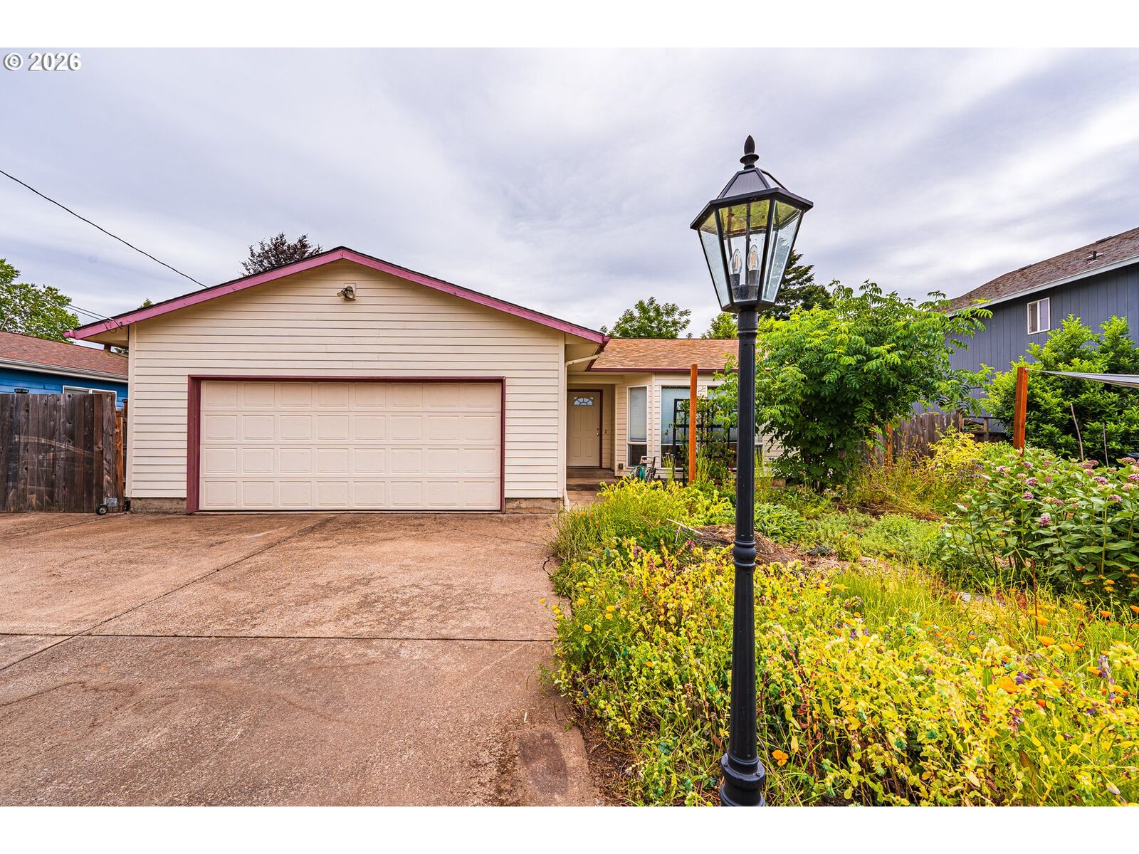 Property Photo:  3457 Mahlon Ave  OR 97401 