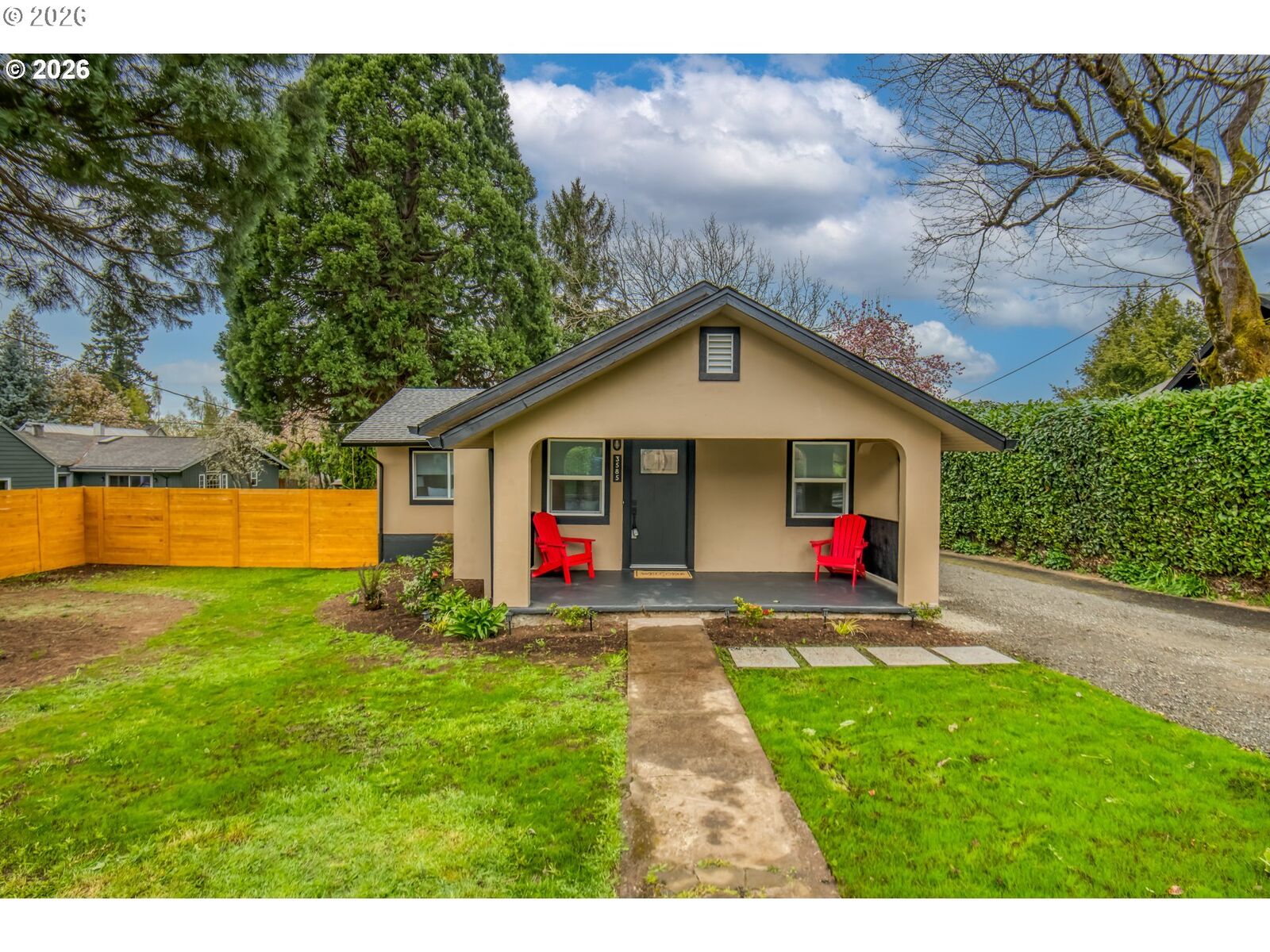 Property Photo:  3585 SE Olsen St  OR 97222 