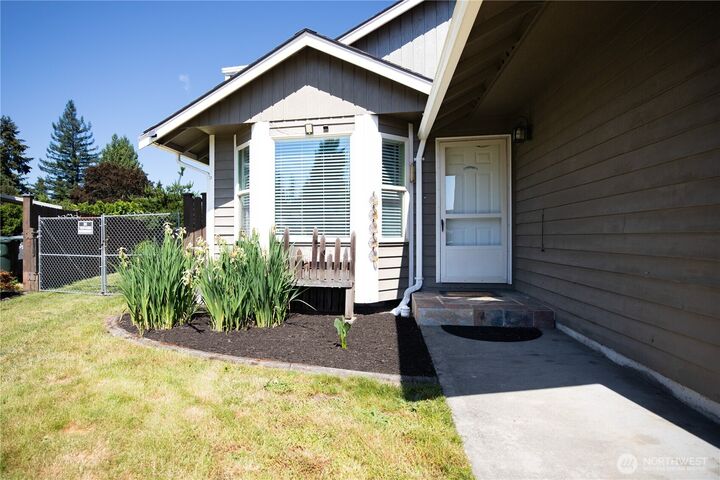 Property Photo:  1917  9th Avenue Ct SE  WA 98372 