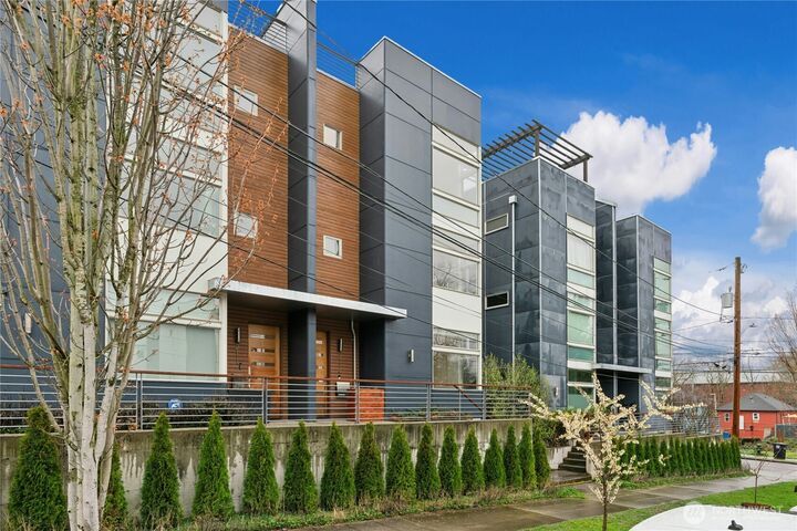 Property Photo:  2114 E James Street  WA 98122 