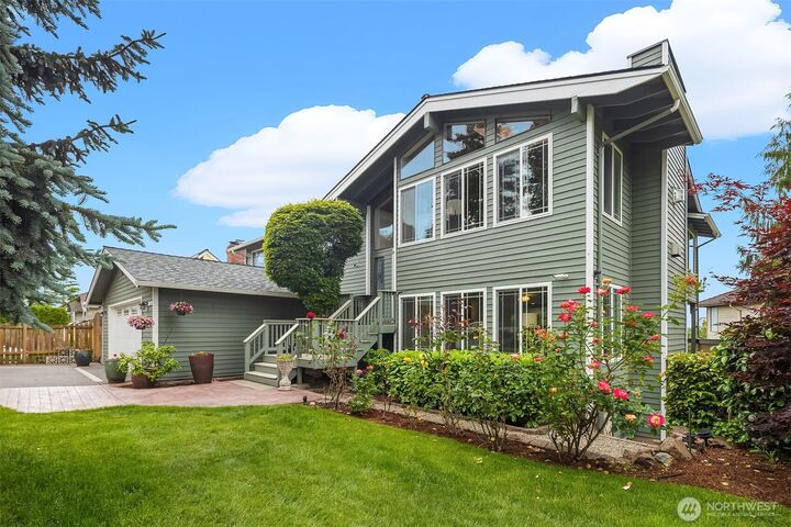 Property Photo:  2907  Cedar Avenue S  WA 98055 