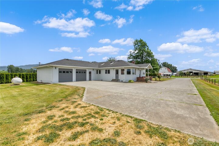 Property Photo:  3084  Lindsay Road  WA 98247 