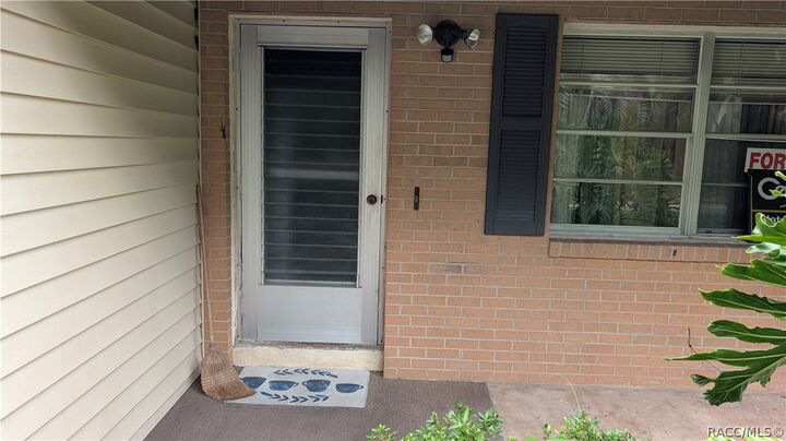 Property Photo: 812 NW 6th Street FL 34428