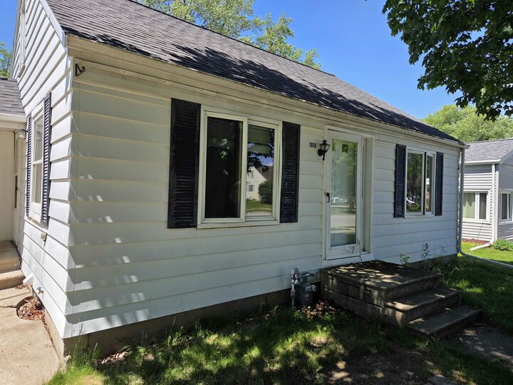 Property Photo: 1016 Cleveland Street WI 54304