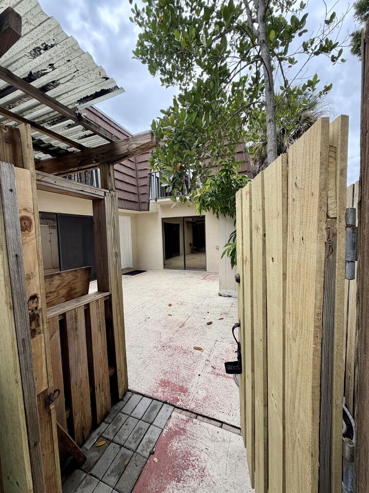Property Photo:  2213 22nd Lane  FL 33418 
