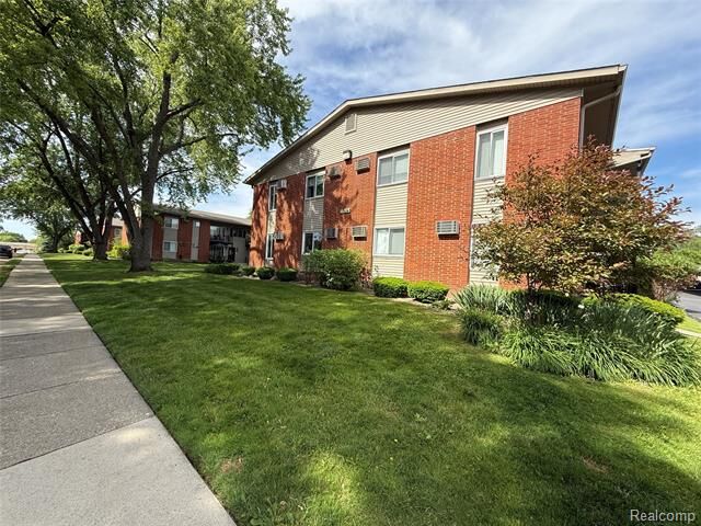 Property Photo: 4109 Benjamin Avenue 2 MI 48073