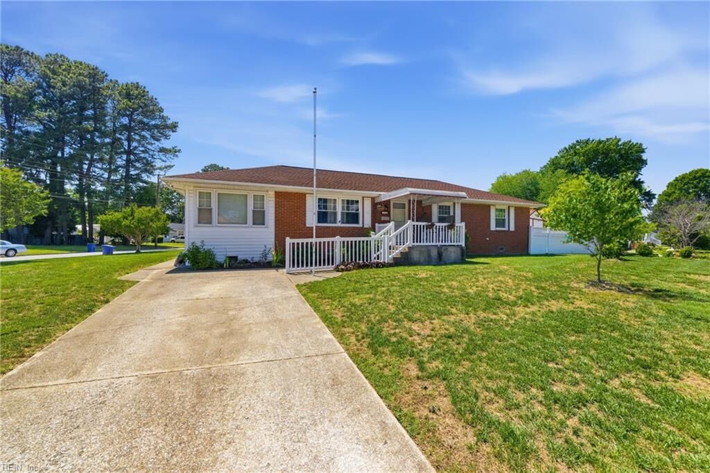 Property Photo: 26 Prince William Rd VA 23608