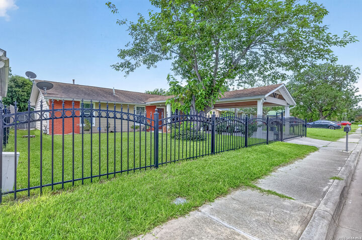 Property Photo:  7318 Glen Cross  TX 78239 