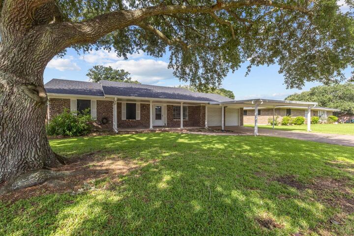 Property Photo: 2901 Beldon TX 77642