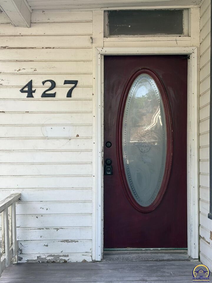 Property Photo:  427 SW Jewell Ave  KS 66606 