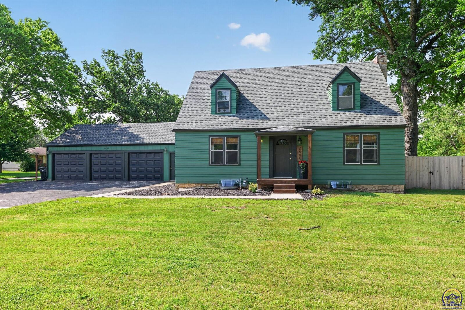 Property Photo:  2645 SE 29th St  KS 66605 
