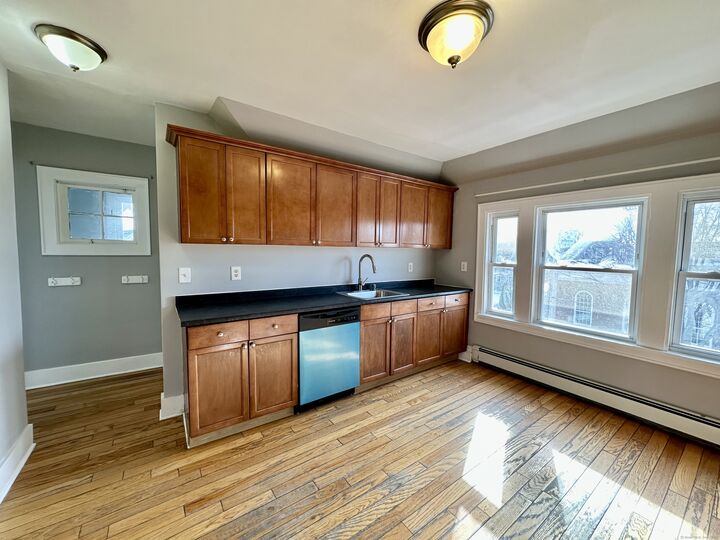 Property Photo:  2683 Fairfield Avenue 3rd Fl  CT 06605 