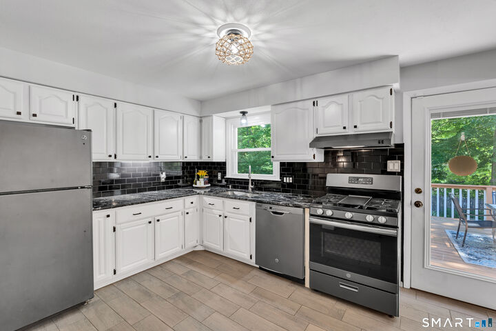 Property Photo:  17 Briarwood Lane  CT 06405 