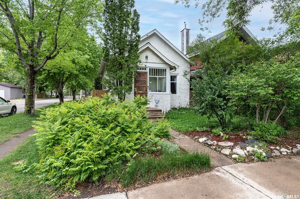 Property Photo:  840 8th Avenue N  SK S7K 2X2 