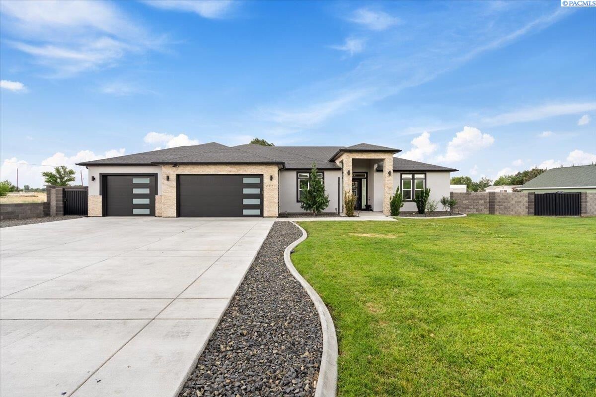 Property Photo: 2917 Road 100 WA 99301
