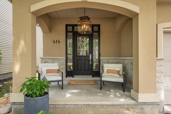 Property Photo: 414 Landswood Way ON K2S 0A3