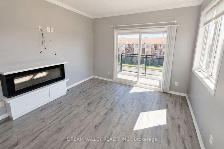Property Photo: 3075 Thomas Street 310 ON L5M 0M4