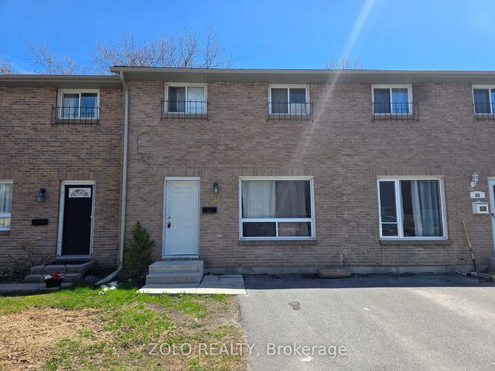 90 Rosemund Crescent 35 — photo 1