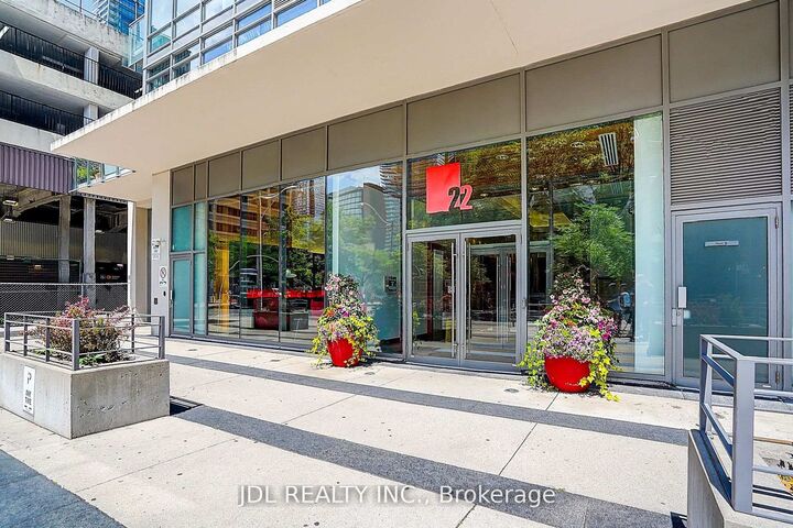 Property Photo: 22 Wellesley Street E 2105 ON M4Y 1G3