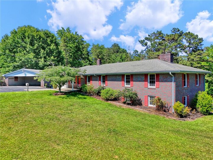 Property Photo: 7876 N Highway 11 SC 29691