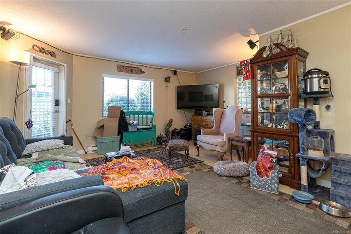 Property Photo:  651 Jolly Pl #102  BC V8Z 6R9 