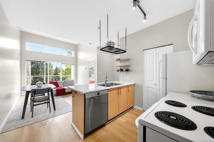 Property Photo:  1550 Church Ave #403  BC V8P 2H1 