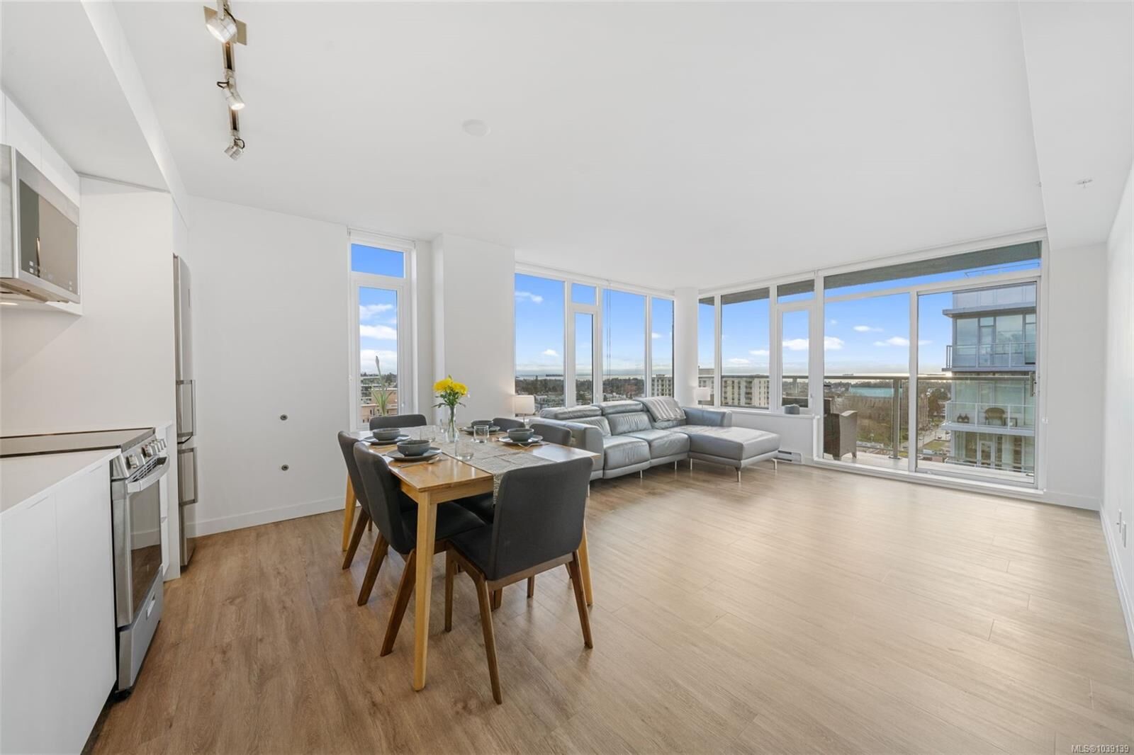 Property Photo:  845 Johnson St #2002  BC V8W 0G3 