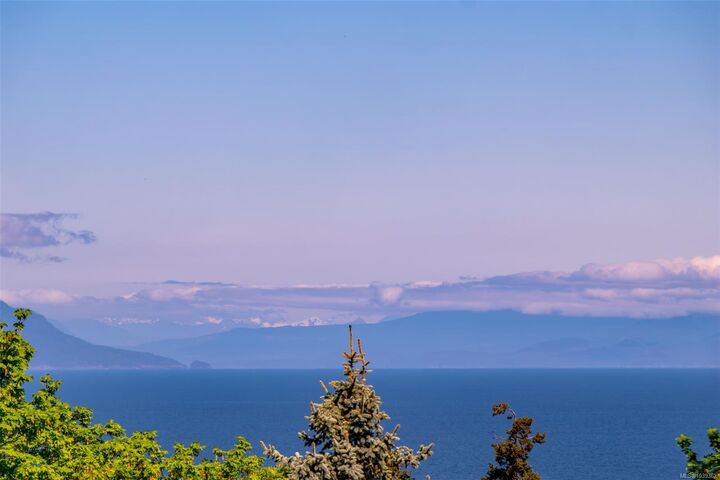 Property Photo: 5418 Jacobs Lane #102 BC V9T 0B7