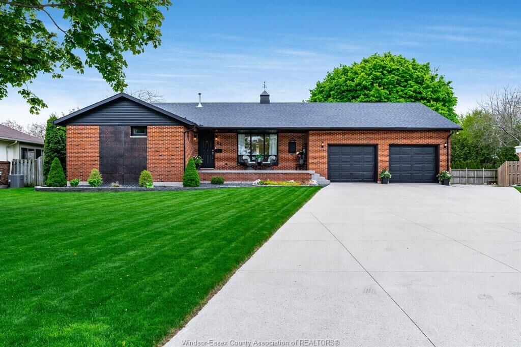 Property Photo: 66 Shawnee Court ON N8H 5A9