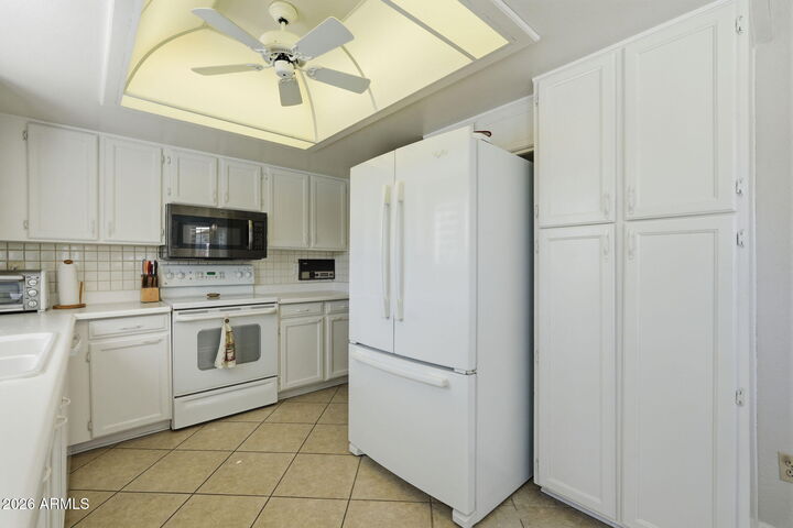 Property Photo:  663 S Saguaro Way  AZ 85208 