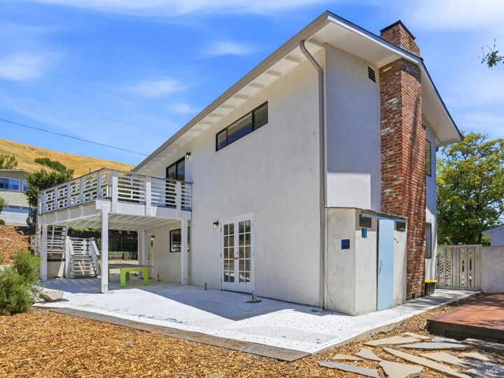 Property Photo:  821 Las Colindas Road  CA 94903 