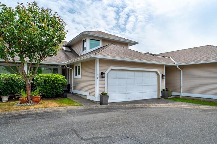 11965 84A Avenue 10 — photo 1