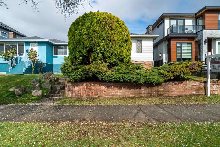 Property Photo: 437 E 55th Avenue BC V5X 1N3