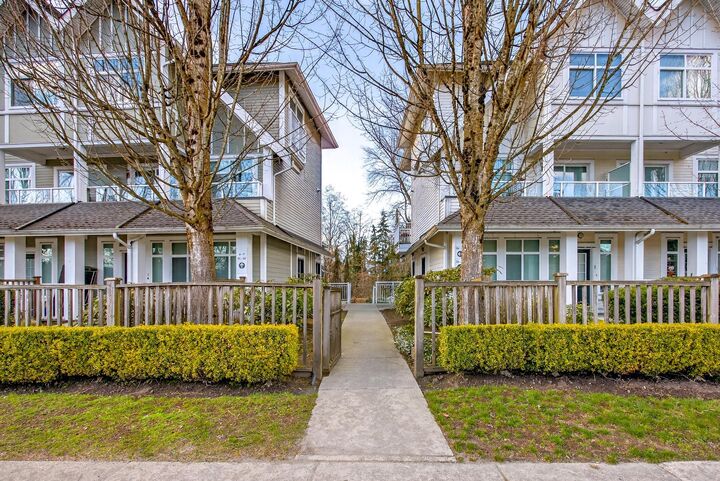 Property Photo: 6965 Hastings Street 8 BC V5B 1S9