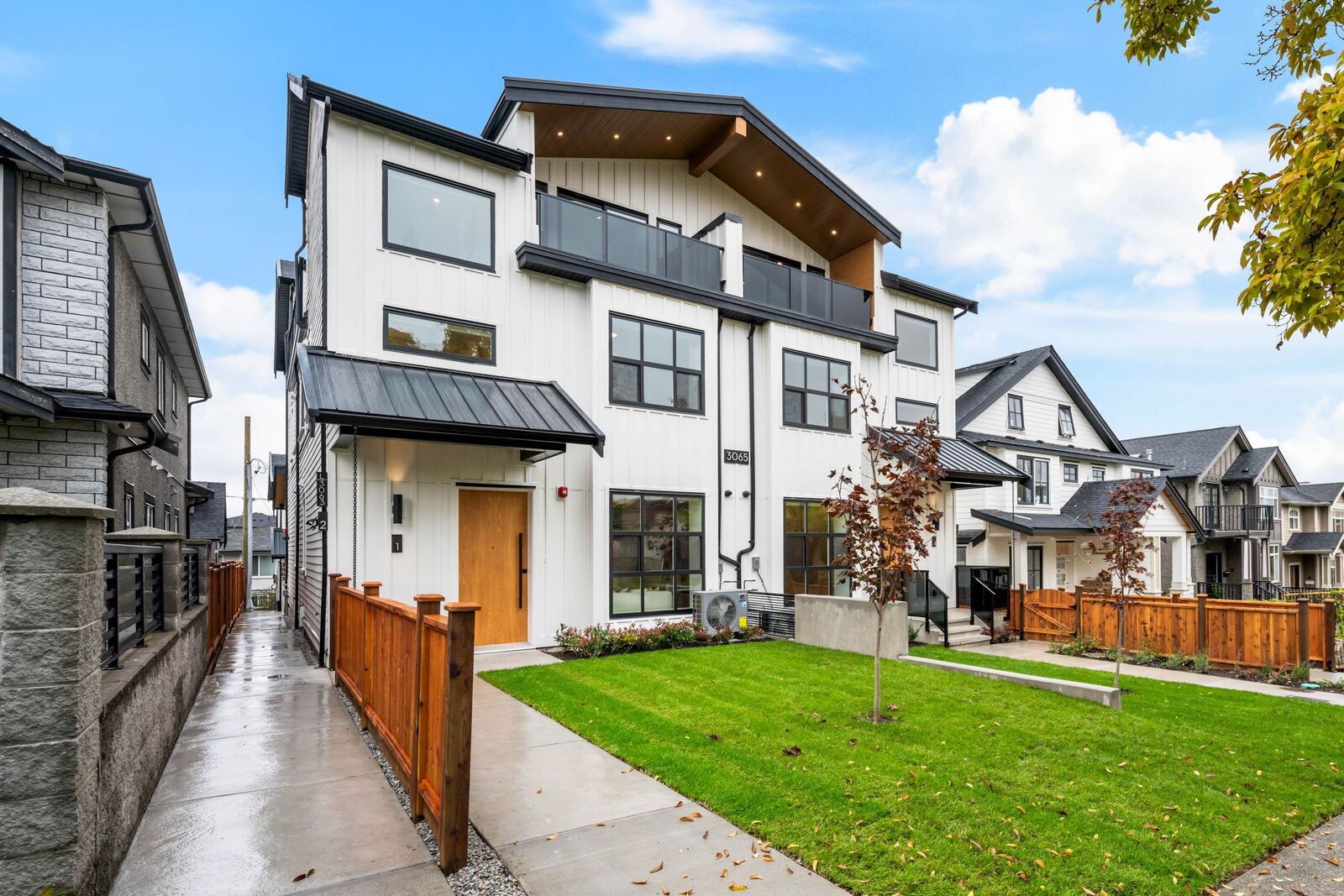 Property Photo: 3065 Charles Street 2 BC V5K 3B6