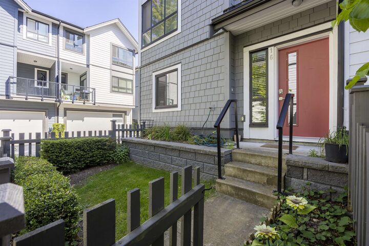 Property Photo:  16760 25 Avenue 16  BC V3Z 0W4 