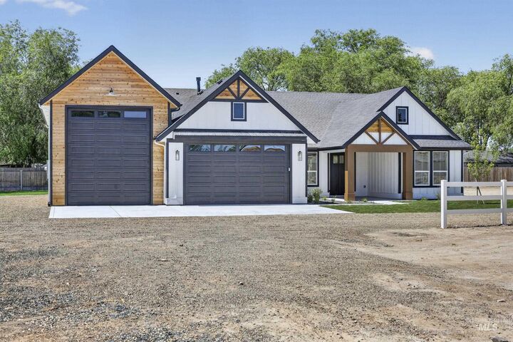 Property Photo:  5540 SE Greenwood Ave  ID 83647 