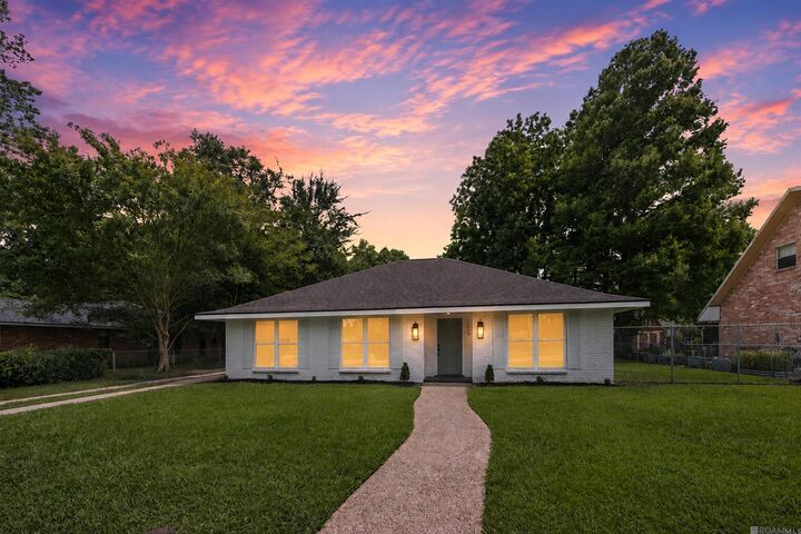 Property Photo:  1019 E Palmview St  LA 70737 