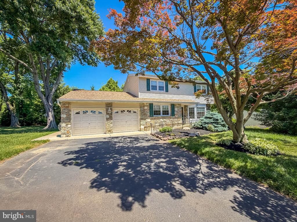 Property Photo: 16 Upton Lane PA 19067