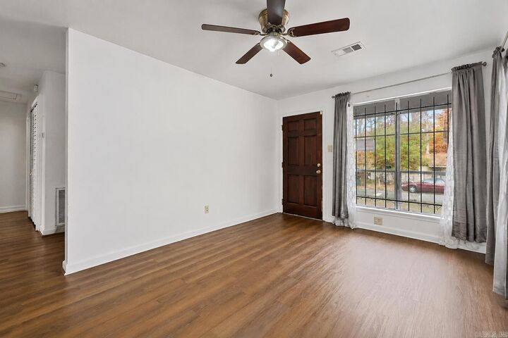 Property Photo: 7325 Knollwood Dr AR 72209