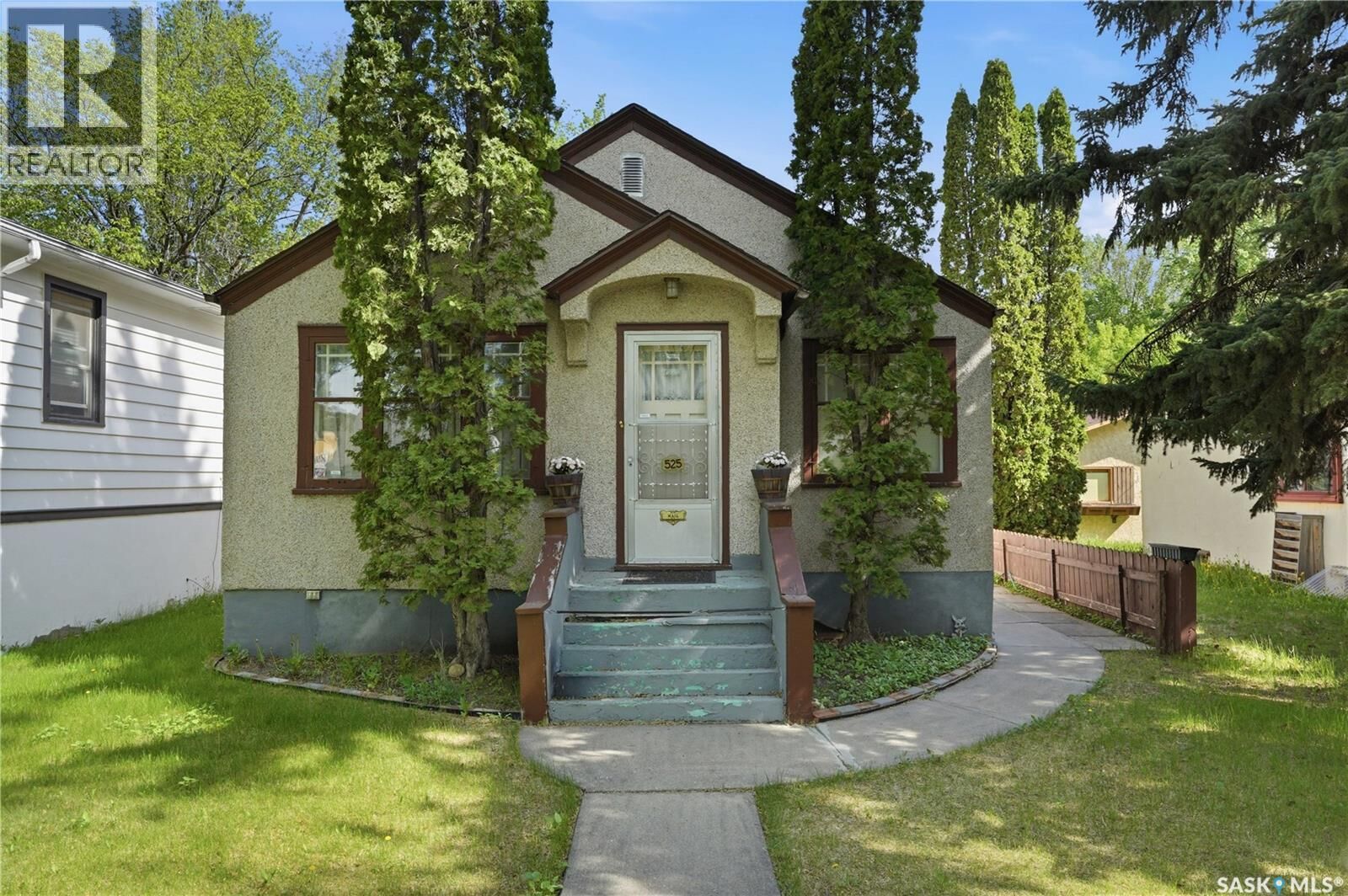 Property Photo:  525 5th Street E  SK S7H 1G2 