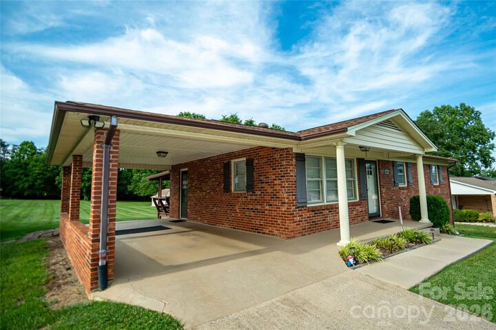 Property Photo: 3461 Greentree Acres Road NC 28690
