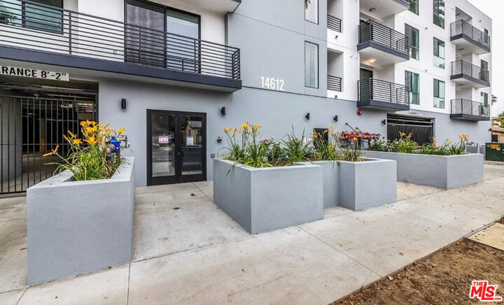 Property Photo:  14612 Calvert St  CA 91411 