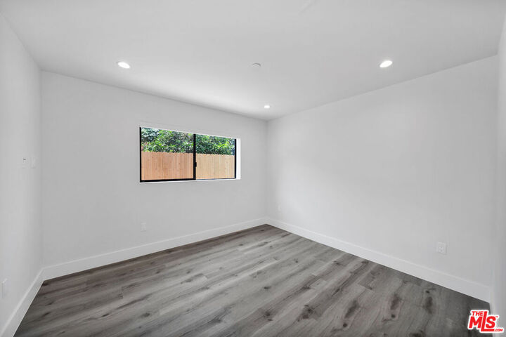 Property Photo: 11524 Emelita St CA 91601