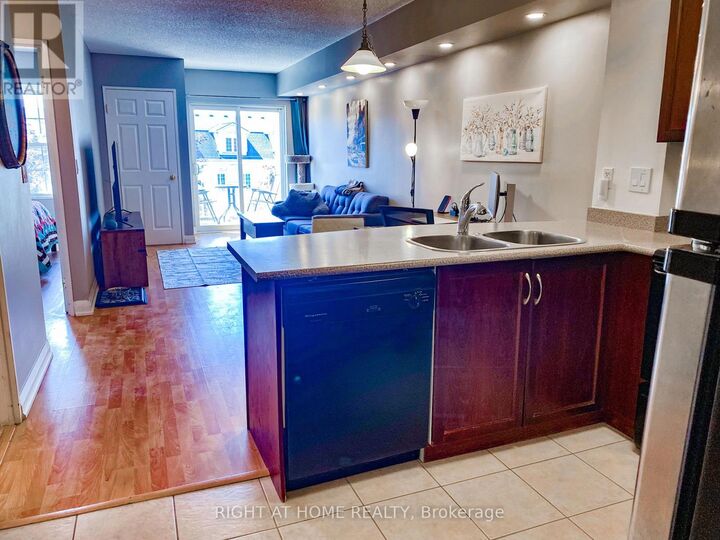 Property Photo:  35 Hunt Avenue 404  ON L4C 4H1 